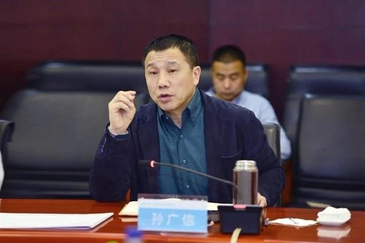 关于转会期德甲传出新动向，新疆广汇防线松动，管理层表态——悬念犹存，身体对抗强度拉满的信息