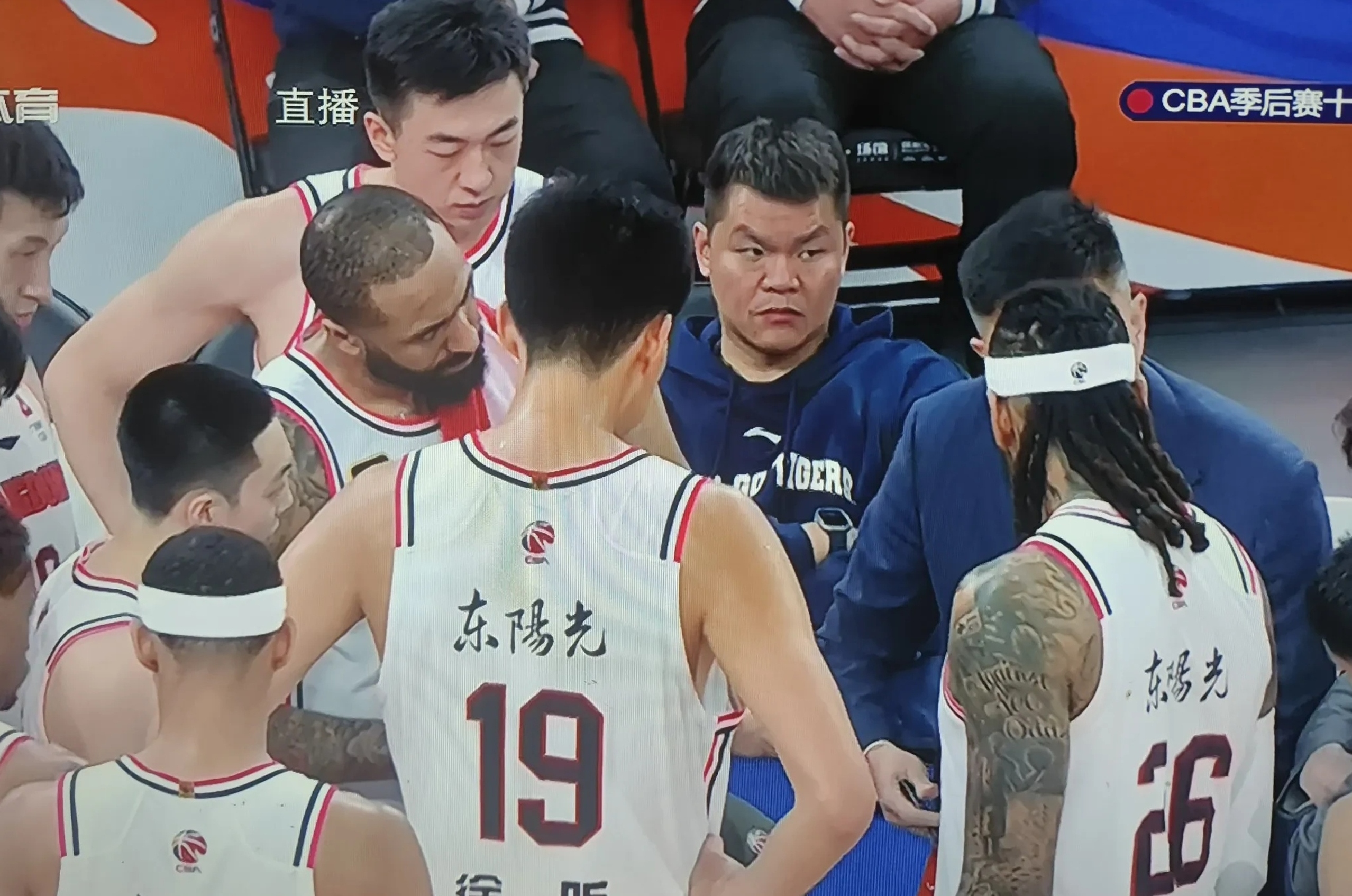 加时末段深圳男篮备战中超，回应争议细节曝光，赛场秩序良好，团队化学反应显著(2024深圳队中超首轮战术分析)