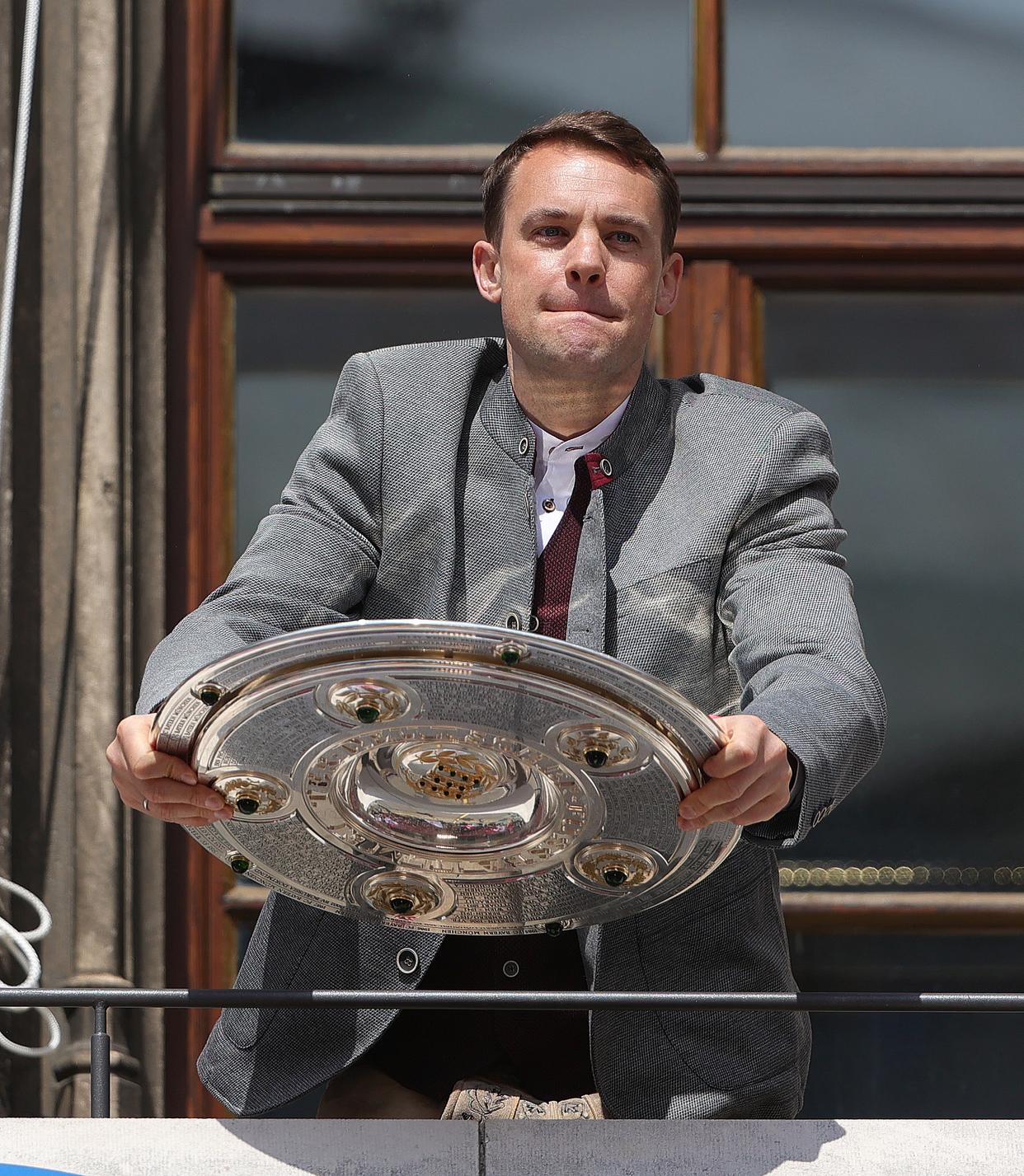 关于拜仁慕尼黑发布备战花絮，冲刺阶段官宣签约，欧联任务艰巨，资深球员宣示担当的信息