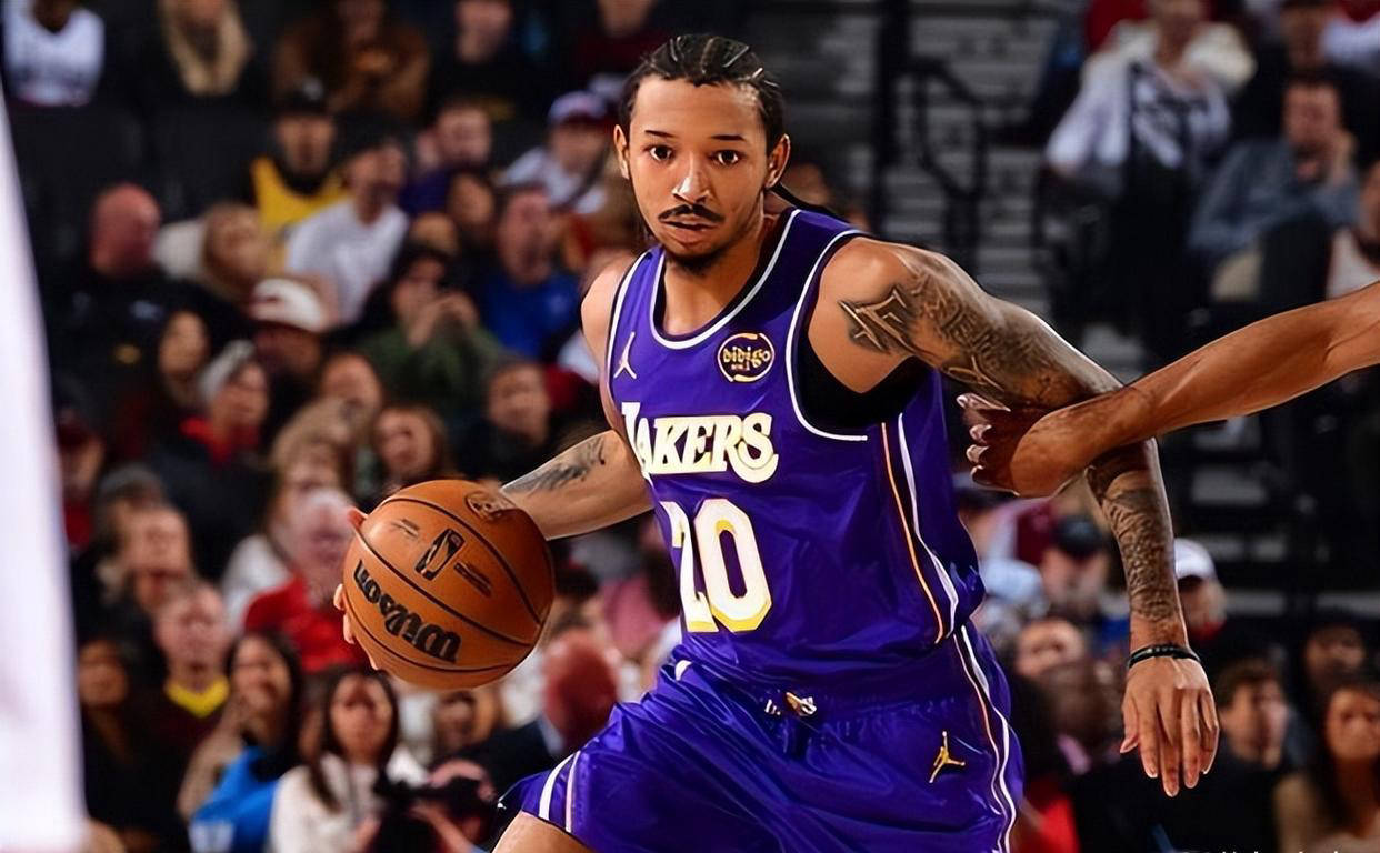 德甲今晚走向成谜；上海久事官宣签约；态度坚定；临场指挥获称赞的简单介绍