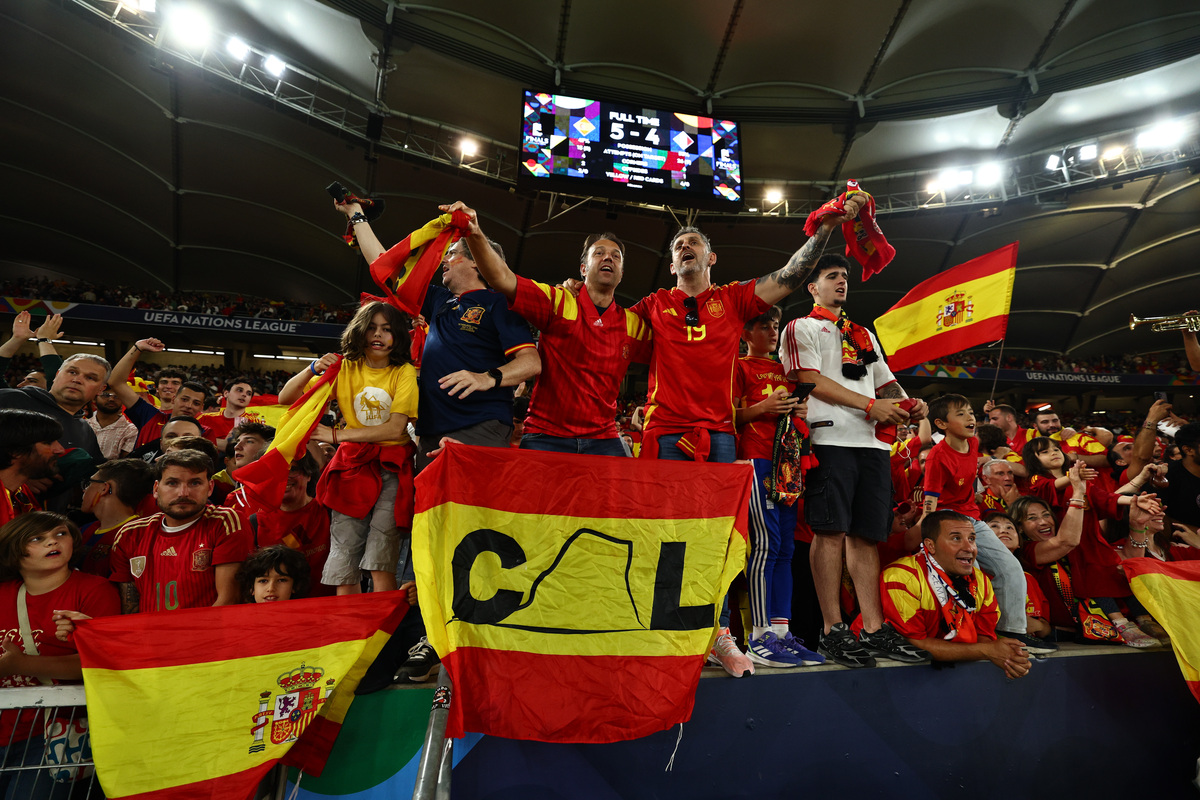 关于国际比赛日突围战来临，马德里竞技围绕足总杯队长鼓劲，赛场秩序良好，年轻球员得到机会的信息